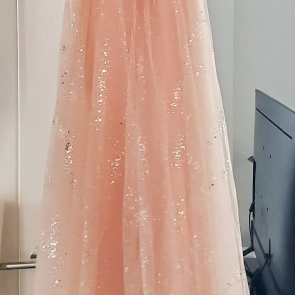 Graduation gown - Picture 2 of 4